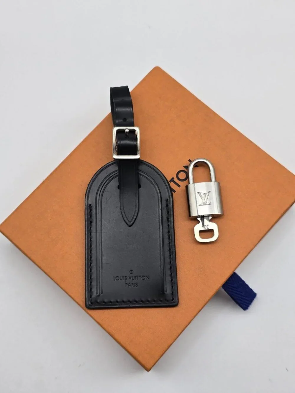 Authentic Louis Vuitton Black Luggage Tag Silver LV Padlock Key & Box